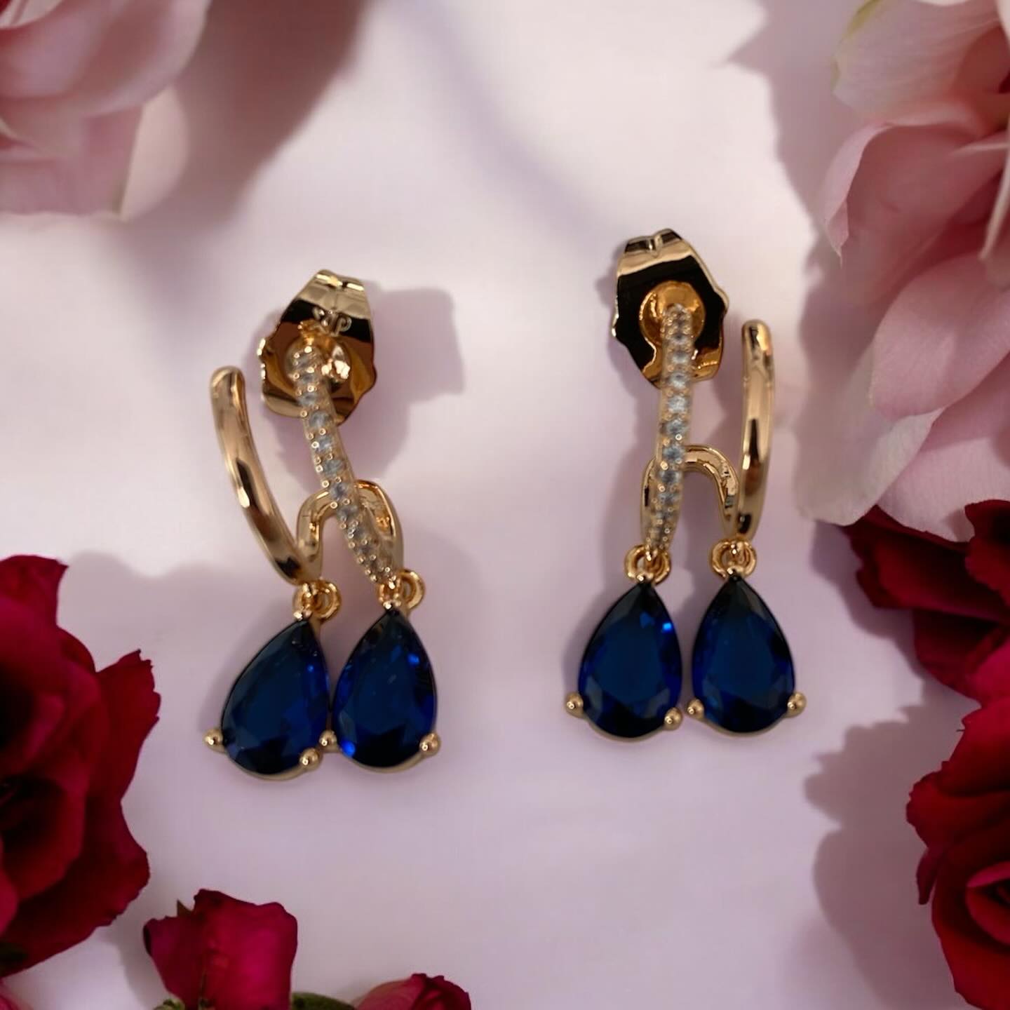 Altın Işıltısı ve Safir Mavisinin Eşsiz Uyumu