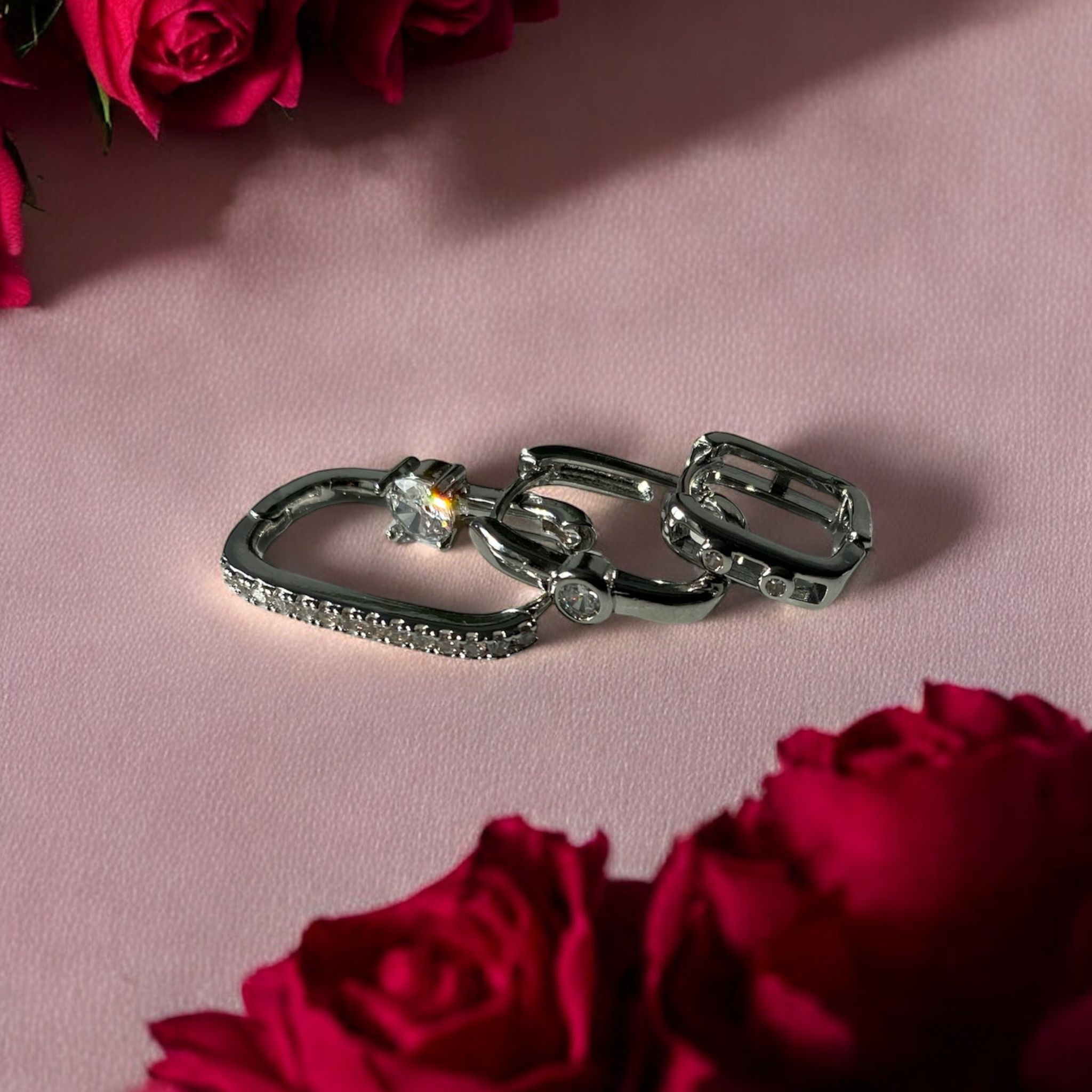 Taşlı Üçlü Çelik Küpe