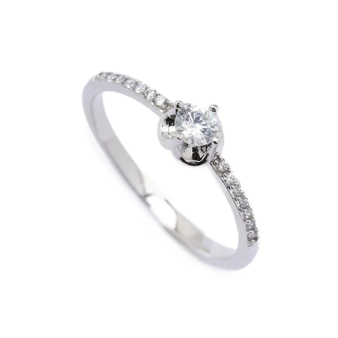 Nişan Yüzüğü Stili Tektaş ve Küçük Taşlı Çelik Yüzük